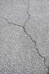 アスファルト道路のひび割れ