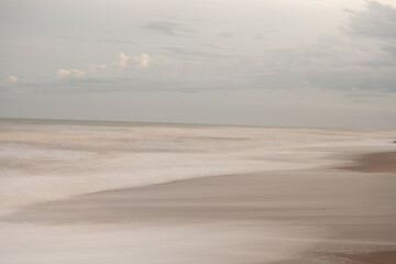 Fototapeta na wymiar Waves in the beach