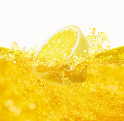 lemon slice splashing, lemonade juice