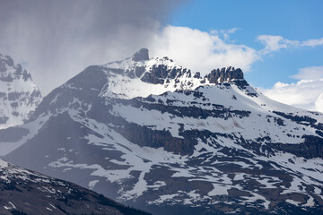 Fototapeta na wymiar Columbia Icefield Mountains