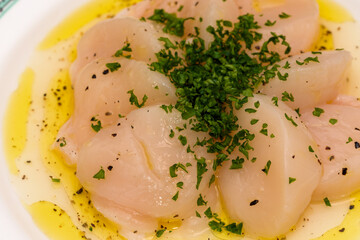 Scallop Carpaccio, Dishes using raw scallops