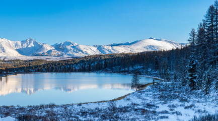 Obraz premium View of Kidelyu lake on Ulagan Highlands in Altay mountains