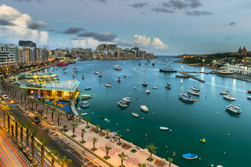 Evening at Sliema Bay promenade in Malta. Illuminated cityscape © marcin jucha