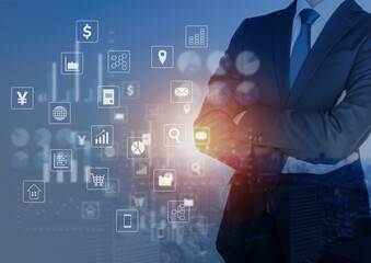 腕組みビジネスマンとアイコンイメージ