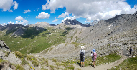 Fototapeta na wymiar Randonnée au Pic de Caramantran .Paysage estival du Massif du Queyras , vers le Col Agnel , dans les Hautes - Alpes