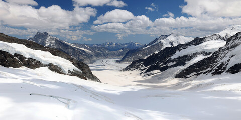 Fototapeta na wymiar Aletschgletscher in der Schweiz - Blick von der Jungfrau