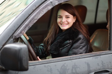 Fototapeta na wymiar Young brunette woman driving a car