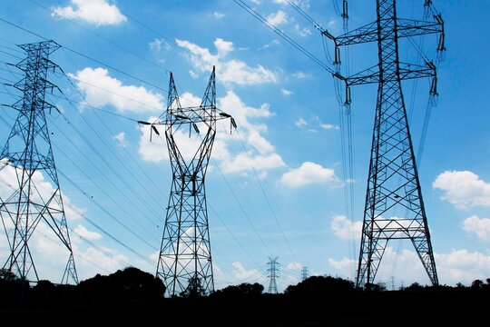 Torres de eletricidade localizadas Zona Sul de S&atilde;o Paulo, Brasil.