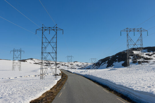 Strommasten auf der Passstra&szlig;e Tindevegen, Vestland, &Aring;rdal,, Norwegen.