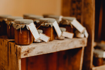 Petits pots de confiture fait maison pour remercier les invités