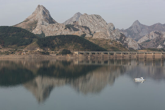 Reflections in the reservoir of Ria&Atilde;&plusmn;o, Le&Atilde;&sup3;n. Spain.