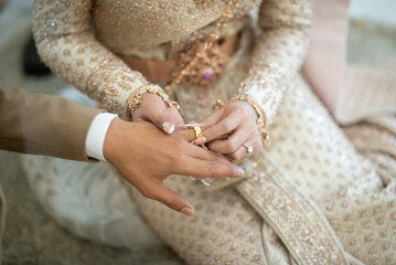 wear a ring, wedding ring, love couple