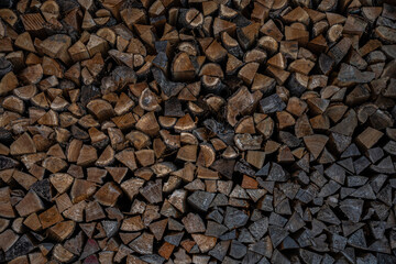 雪国の薪置き場