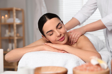 Obraz na płótnie Canvas Beautiful woman receiving back massage in beauty salon, closeup