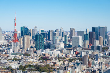 日本の首都東京都の東京タワーとビル郡