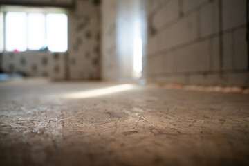 Draft floor from osb slabs close-up. The first layer of plywood floor during renovation in a private house - obrazy, fototapety, plakaty