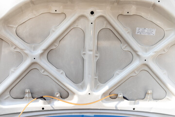 Car bonnet backside structure and frame that support the bonnet