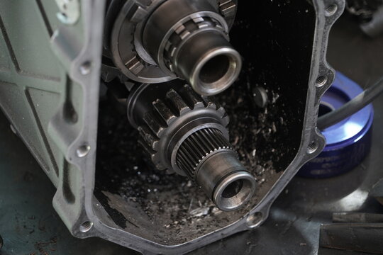 Race car's gearbox details and design