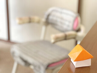 折り紙の家と介護椅子