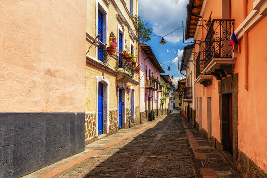 Calle La Ronda, typical colonial street in historic district, Quito, Ecuador
