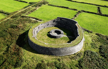 Cahergall prehistoric Celtic circular dry stone wall fort settlement aka cashel near Cahersiveen, Iveragh peninsula, County Kerry, Ireland - obrazy, fototapety, plakaty