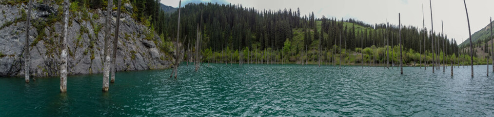 Панорама, вид на озеро с высоты, облака. Panorama, view of the lake from a height, clouds