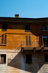 Kamienica w Mantui , Włochy, słoneczny dzień - obrazy, fototapety, plakaty