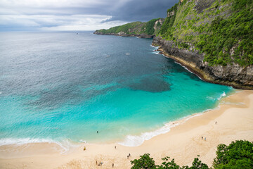 Obraz premium Aerial view of Kelingking beach, a beach off the coast of Nusa Penida Island.