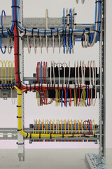 The reverse side of the electrical panel. Connection of insulated mounting wires to modules and automatic protection devices.