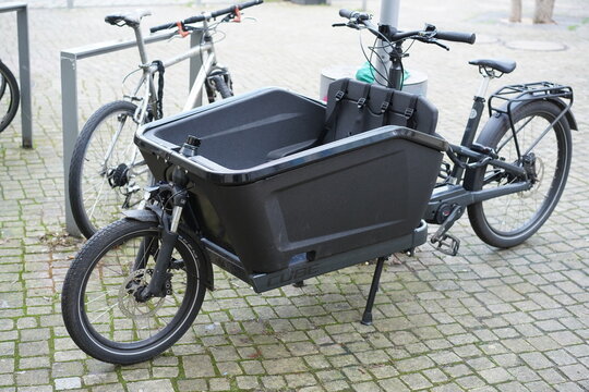 Cube e-Lastenrad in Berlin am 05.01.2022
