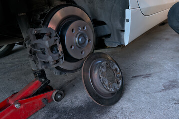 Replacing brake discs on a car. Removed the old brake disc from the car and installed the new brake disc. Car maintenance