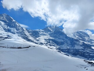 Fototapeta na wymiar Snowcovered Mountains in the Swiss Alps