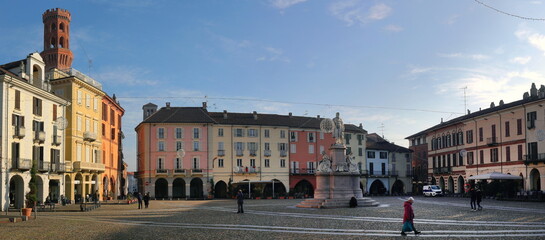 piazza cavour di vercelli, italia