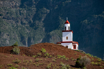 Iglesia Nuestra Señora de la Candelaria in La Frontera, El Hierro, Islas Canarias , España. Paisaje volcánico.