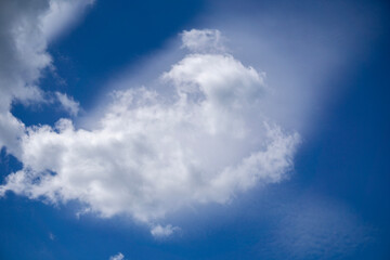 Naklejka na ściany i meble Blauer himmel mit Wolken