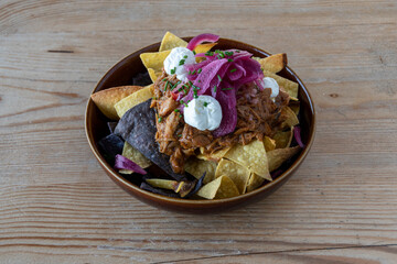 Bol con tacos verduras y carne
