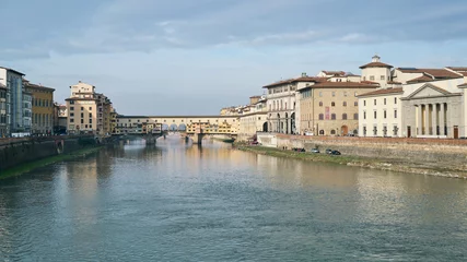 Foto op Plexiglas Ponte Vecchio Morning view of river Arno and Ponte Vecchio in Florence, Italy