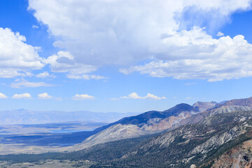 Fototapeta premium A vast view from the top of Mammoth mountain in Mammoth Lakes, California
