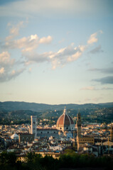 Fototapeta na wymiar Ausblick über Florenz mit Sicht auf den Dom im Sommer