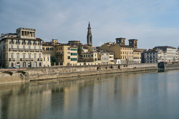 Fototapeta na wymiar Morning view of river Arno in Florence, Italy 