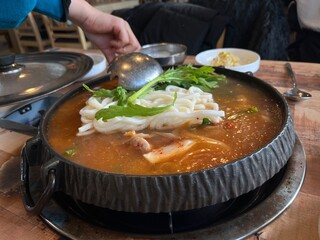 채수로 끓여내는 소곱창 전공! 매콤하게 맛있었습니다.