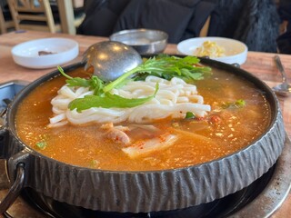 채수로 끓여내는 소곱창 전공! 매콤하게 맛있었습니다.