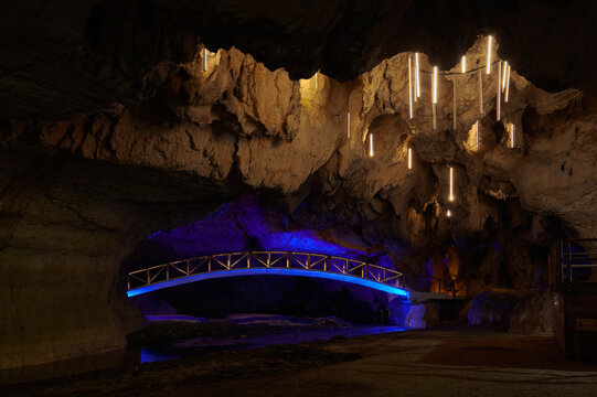 Pestera bolii cave
