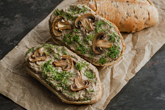 Sandwiches with mushroom pate.