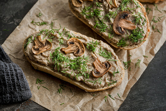 Sandwiches with mushroom pate.