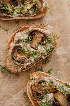 Sandwiches with mushroom pate.