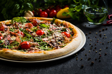 Prosciutto pizza