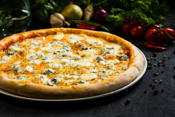 FIve cheezes pizza