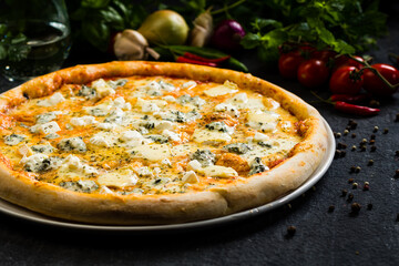 FIve cheezes pizza
