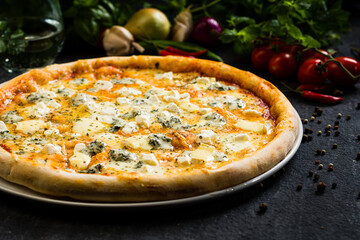 FIve cheezes pizza